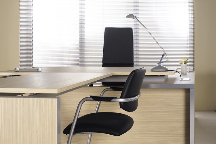 Офисный стол для руководителя Reventon, зебрано песочный, правый (180х90х76) МЕ 130 в Брянске - изображение 3
